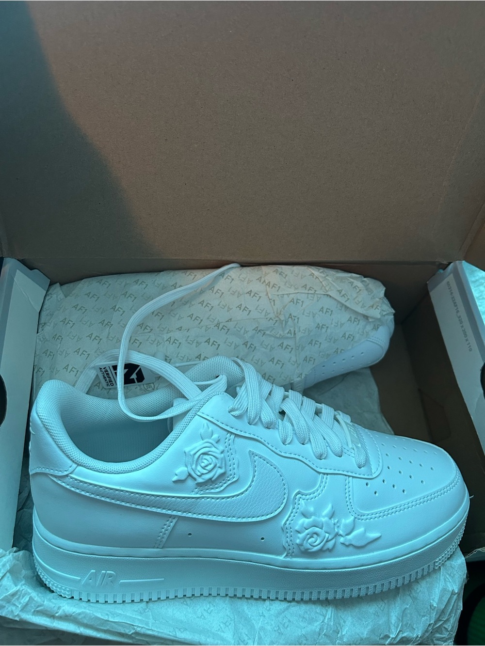 Nike Air Force 1 ‘07 White Roses Low Top Sneakers